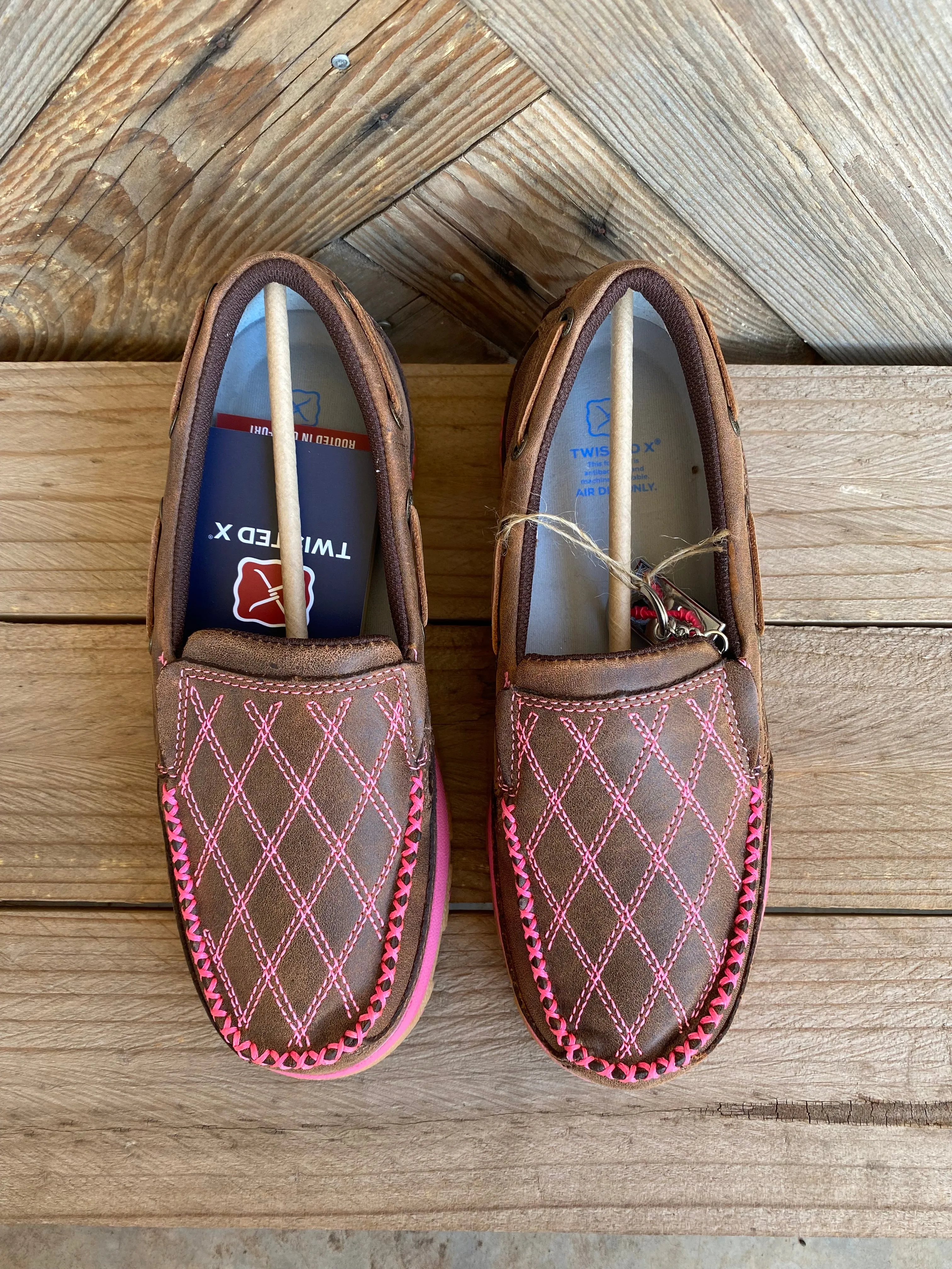 Twisted X Pink Ribbon Diamond Cell Stretch Moc