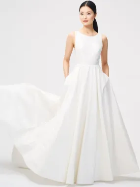 White Vintage Wedding Dress Chapel Train Strapless Sleeveless Pockets Satin Fabric Traditional Dresses For Bride